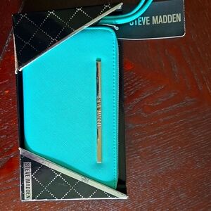 Steve Madden wristlet